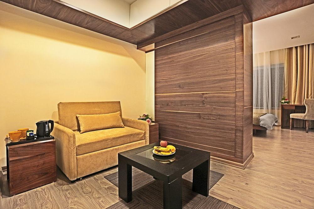 Temple Tree Hotel Shirdi Exterior foto